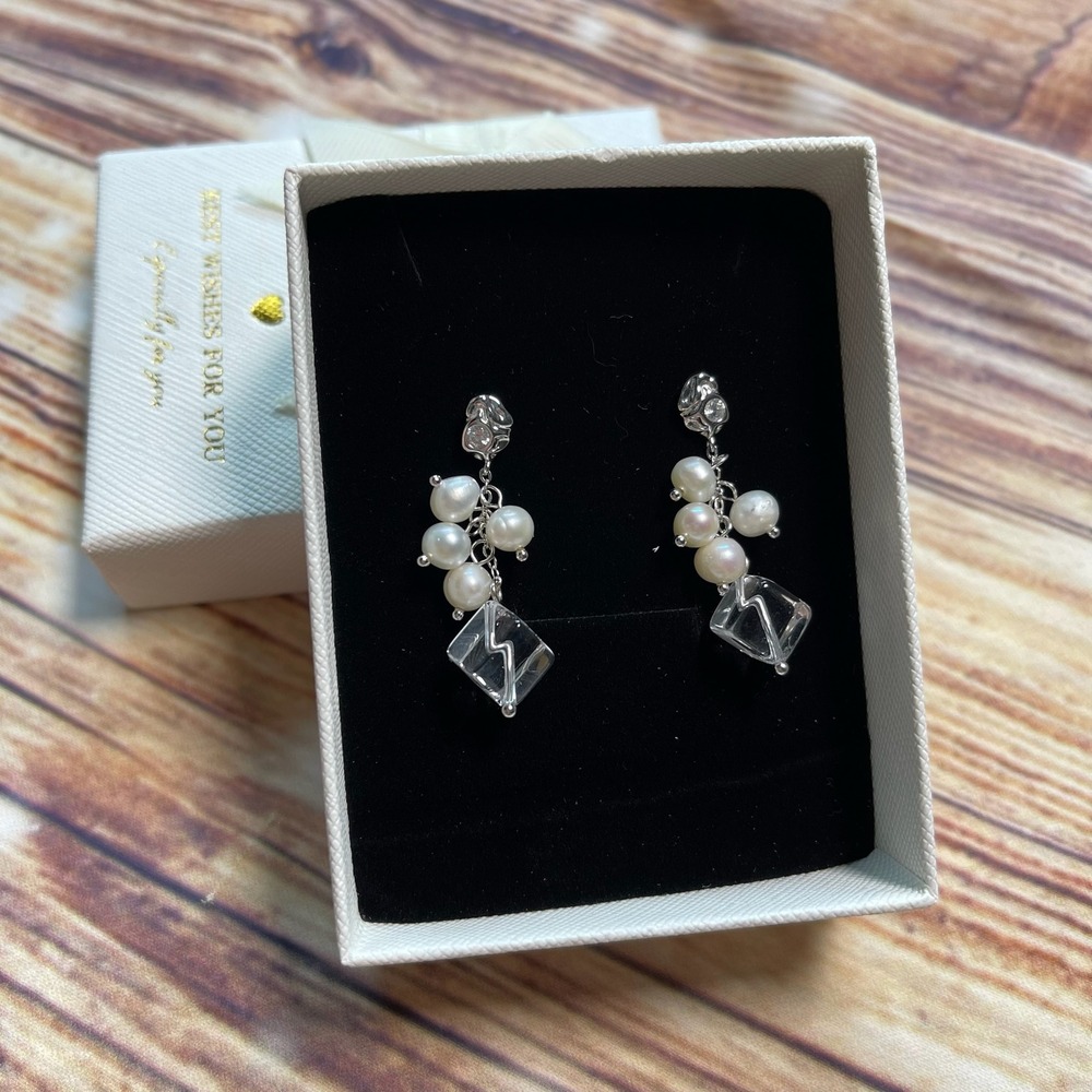 UMNAUO Silver Pearl Cluster Geometric Crystal Drop Dangle Earrings NIB